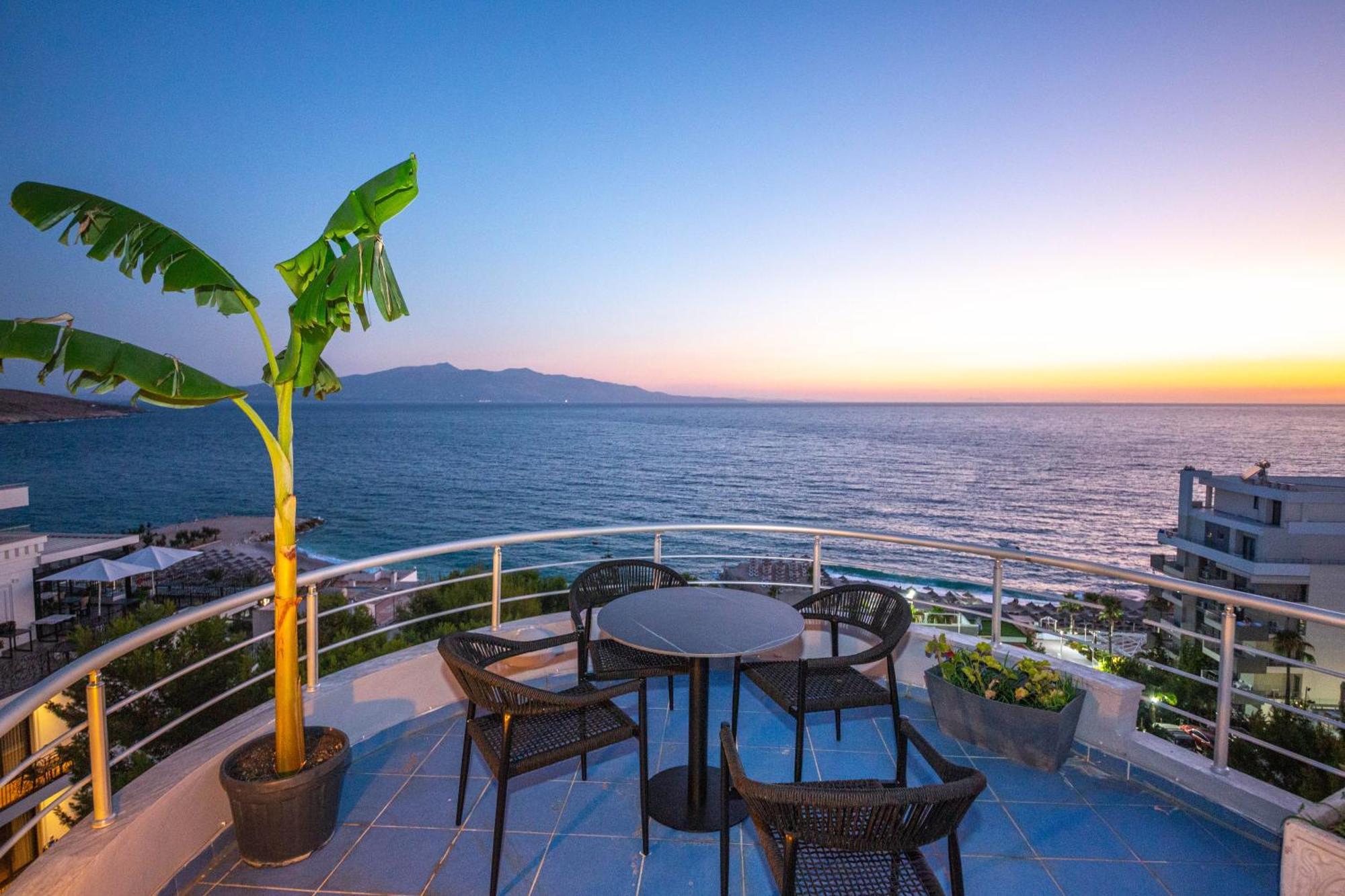 Hotel Sea Breeze Sarande Exterior photo