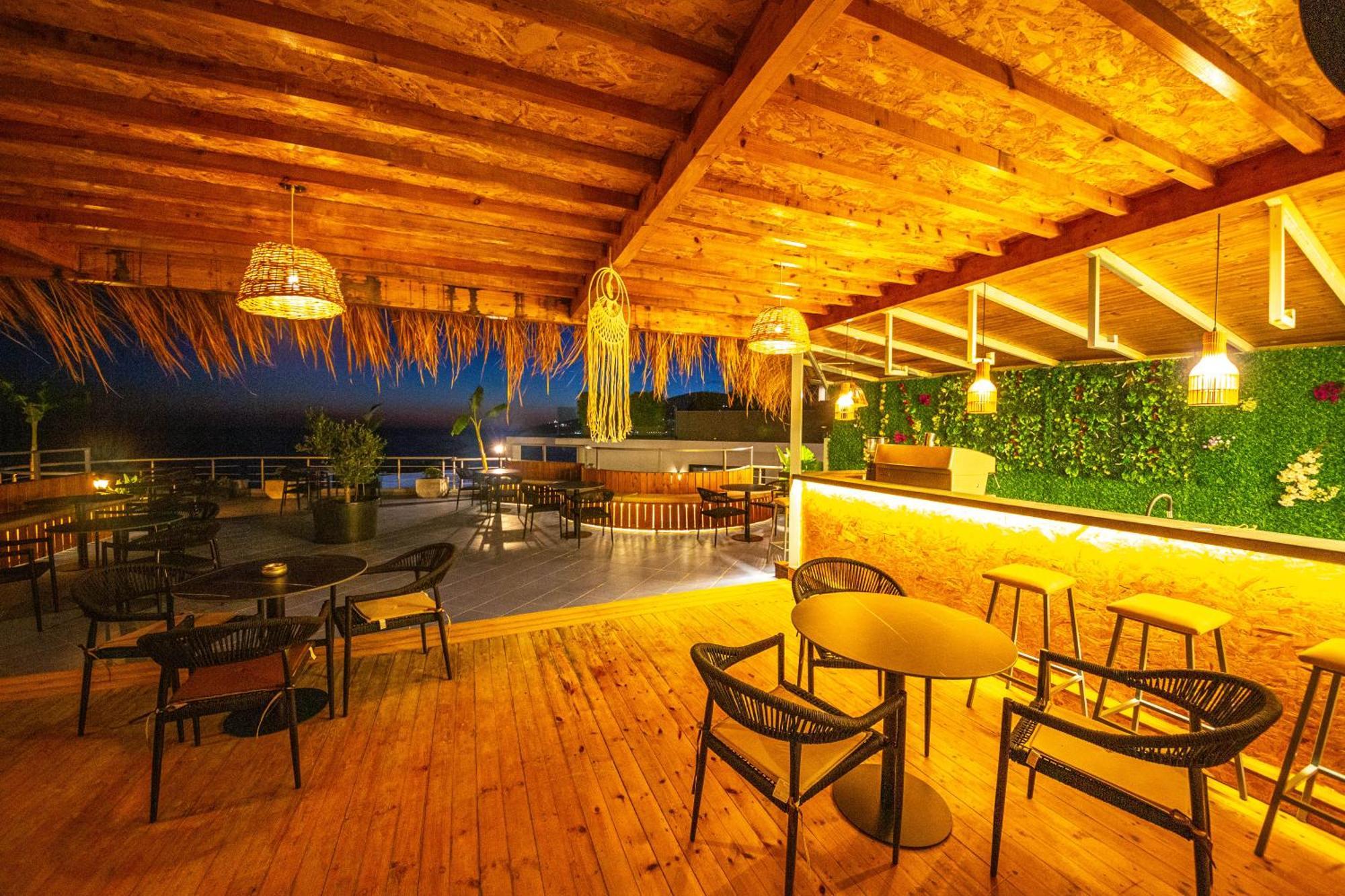 Hotel Sea Breeze Sarande Exterior photo