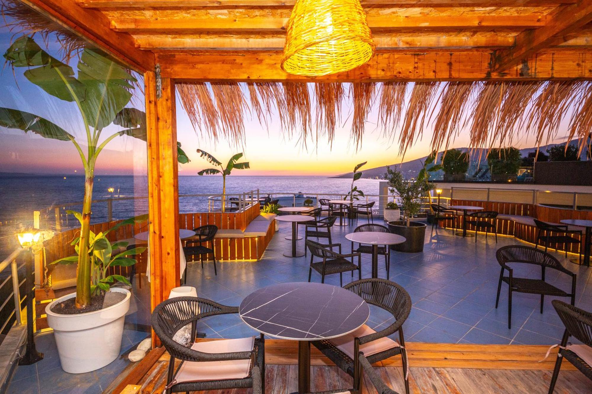 Hotel Sea Breeze Sarande Exterior photo