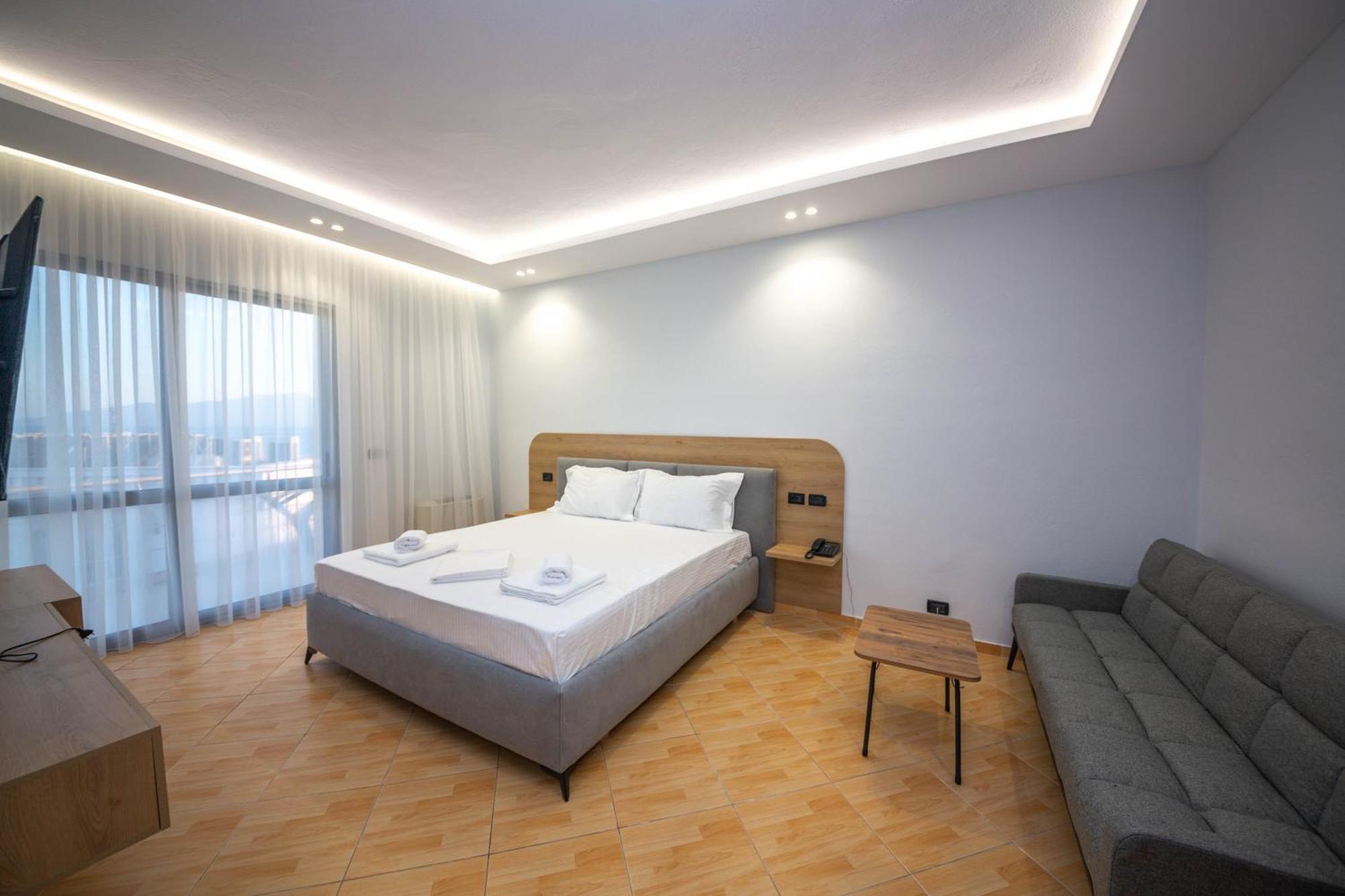 Hotel Sea Breeze Sarande Exterior photo